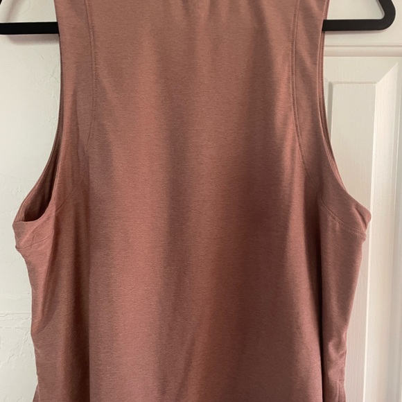 Old Navy Warm Taupe Split Hem T-Shirt - Picture 2 of 5